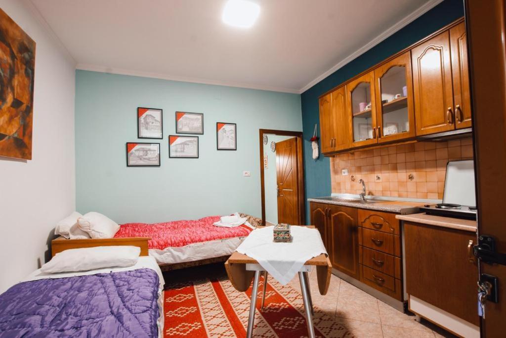 Bb Apartament Lägenhet Gjirokastër Exteriör bild