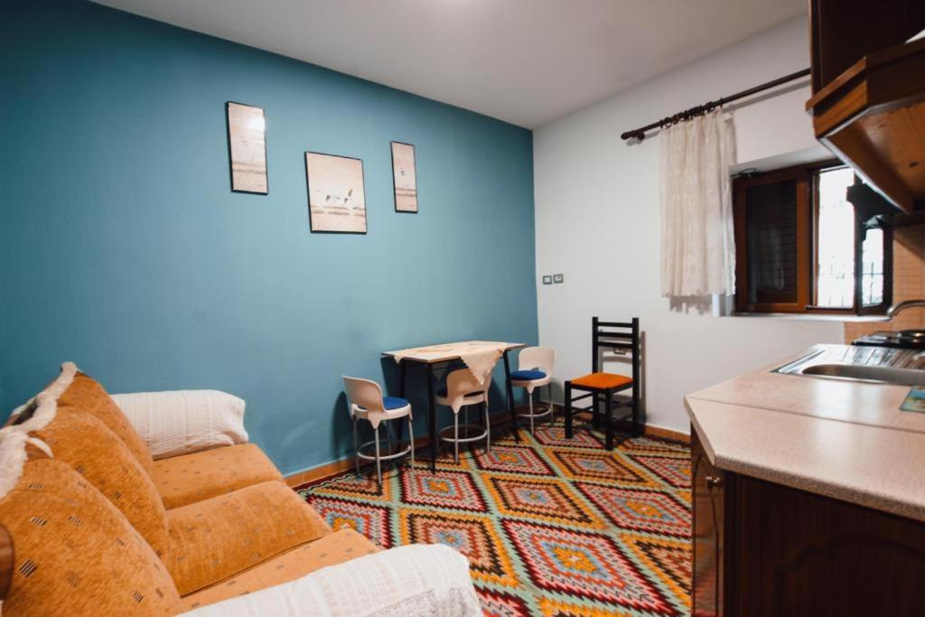 Bb Apartament Lägenhet Gjirokastër Exteriör bild