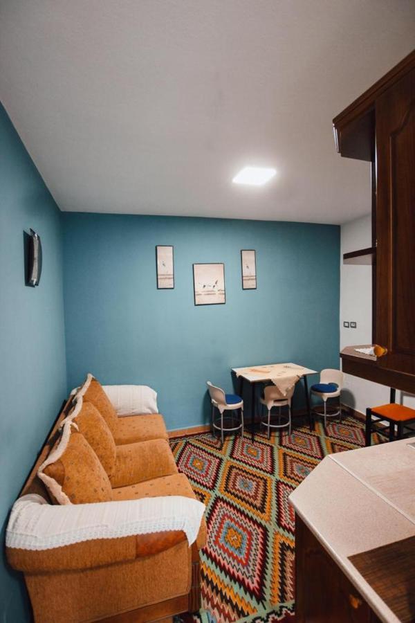 Bb Apartament Lägenhet Gjirokastër Exteriör bild
