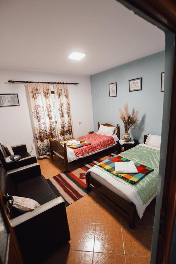 Bb Apartament Lägenhet Gjirokastër Exteriör bild