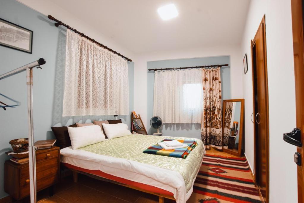 Bb Apartament Lägenhet Gjirokastër Exteriör bild