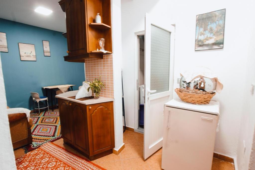 Bb Apartament Lägenhet Gjirokastër Exteriör bild